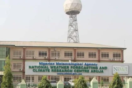 NiMet forecasts sunny skies on Sunday with few cloud patches over the northern region throughout the forecast period.