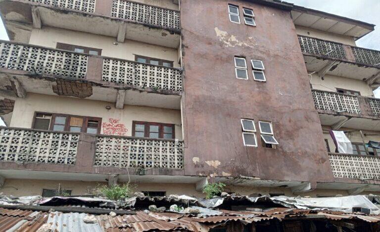 The Lagos State government commenced the removal of a partially collapsed building at No. 70, Adetola Street, Aguda Surulere, Lagos, yesterday