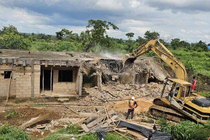 The Enugu State Government, on Wednesday, carried out the demolition of properties used by kidnappers to detain their victims on the outskirts of Enugu,