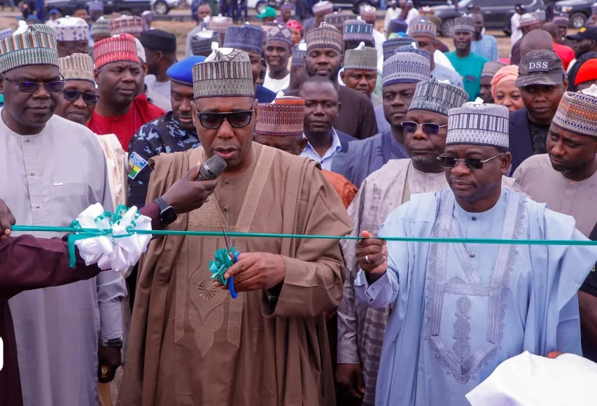 Borno State Governor Babagana Umara Zulum commissioned 500 newly built houses in Nguro-Soye, a community in Bama Local Government Area, on Tuesday.