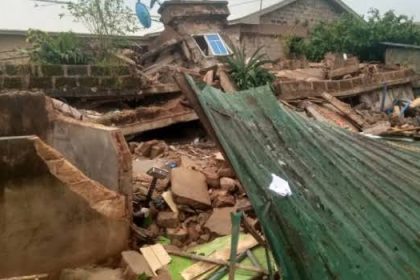 The University of Benin has confirmed that no lives were lost in the early morning building collapse at Ekosodin on Saturday.