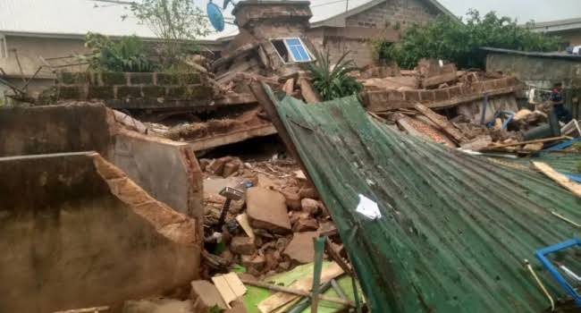 The University of Benin has confirmed that no lives were lost in the early morning building collapse at Ekosodin on Saturday.