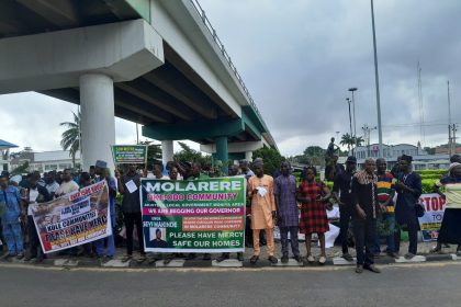 For the second consecutive day, hundreds of residents whose homes are marked for demolition along the Ibadan Circular Road