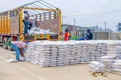 A cross-section of civil servants in Abuja has expressed concerns over the sudden suspension of the Federal Government’s subsidized rice sales,