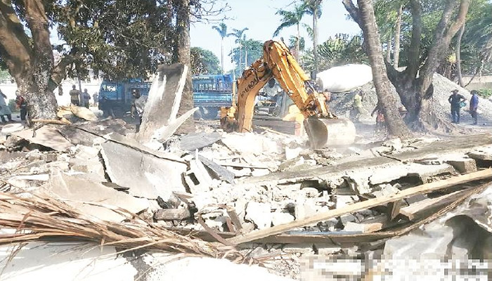 Real Estate Faces Tough Times as Demolitions and Inflation Rock Sector in 2024