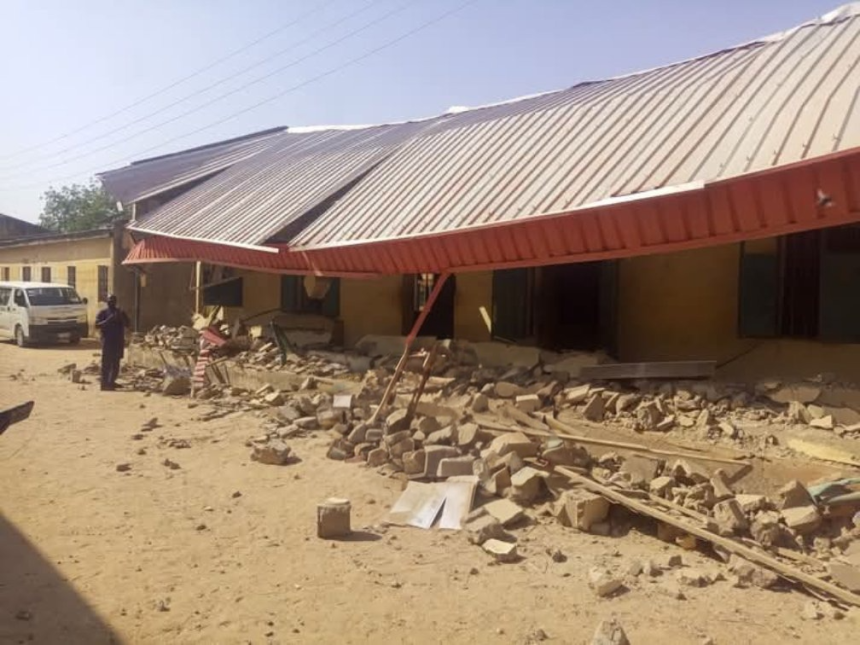 A building housing classroom blocks at Government Girls Science and Technical College, Potiskum, Yobe State, collapsed during class hours.