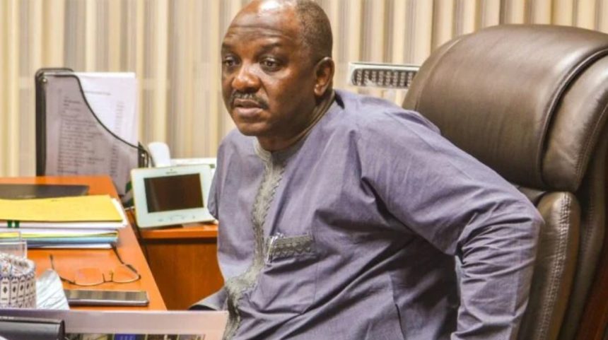 A witness for the Economic and Financial Crimes Commission (EFCC) alleged that ex-Minister Saleh Mamman paid N200 million cash.